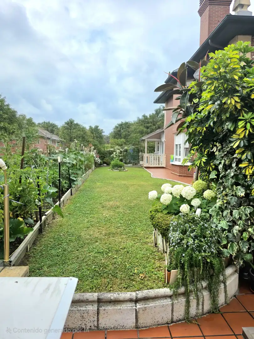 Garten von Einfamilien-Reihenhaus zum Verkauf in Castro-Urdiales mit Heizung, Privatgarten und Parkett