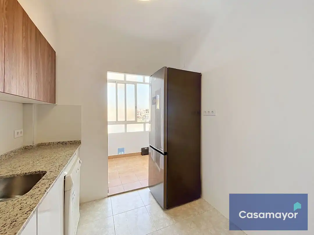 Kitchen of Flat for rent in Alicante / Alacant  with Oven, Washing machine and TV
