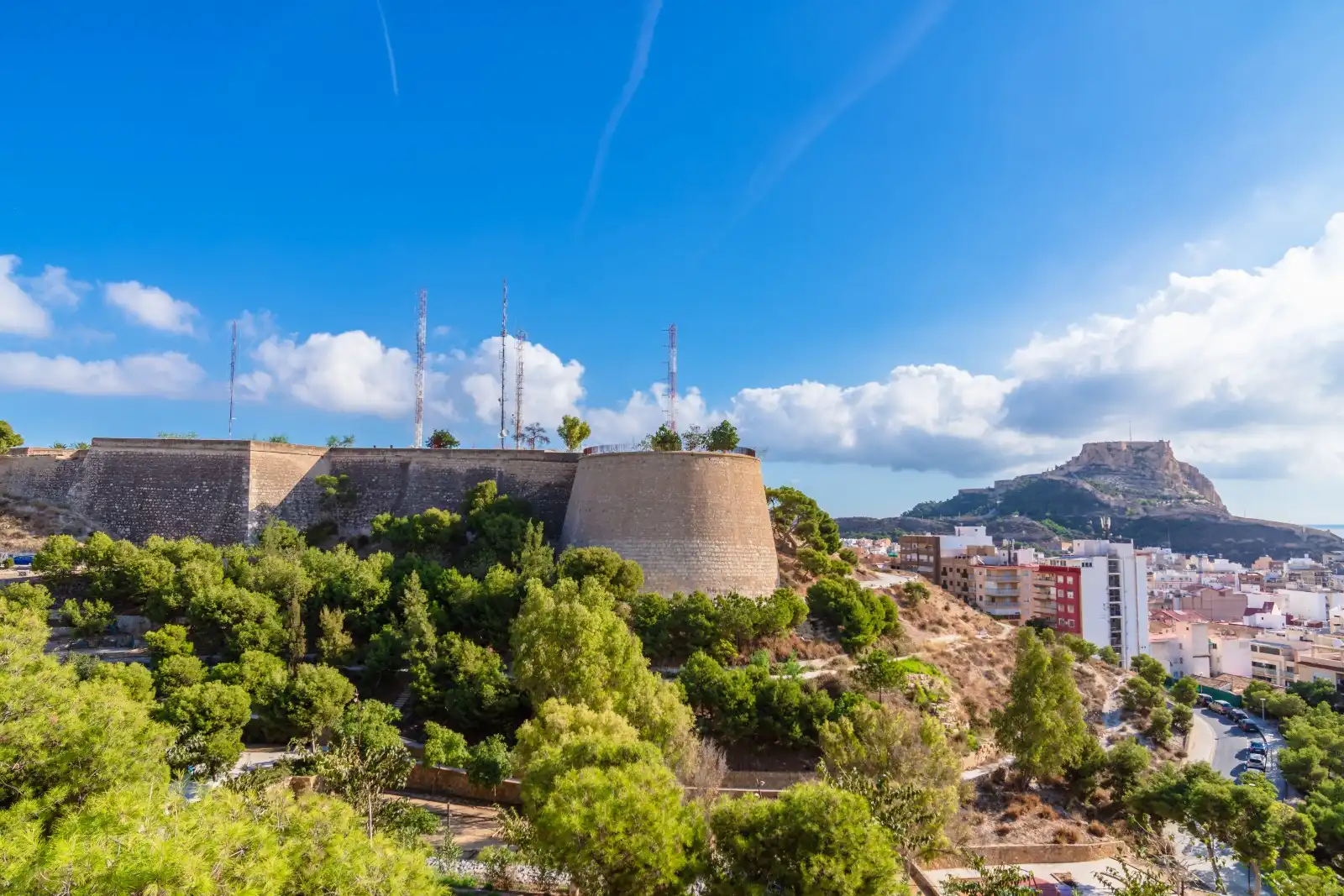 Vista exterior de Dúplex en venta en Alicante / Alacant con Aire acondicionado, Calefacción y Jardín privado
