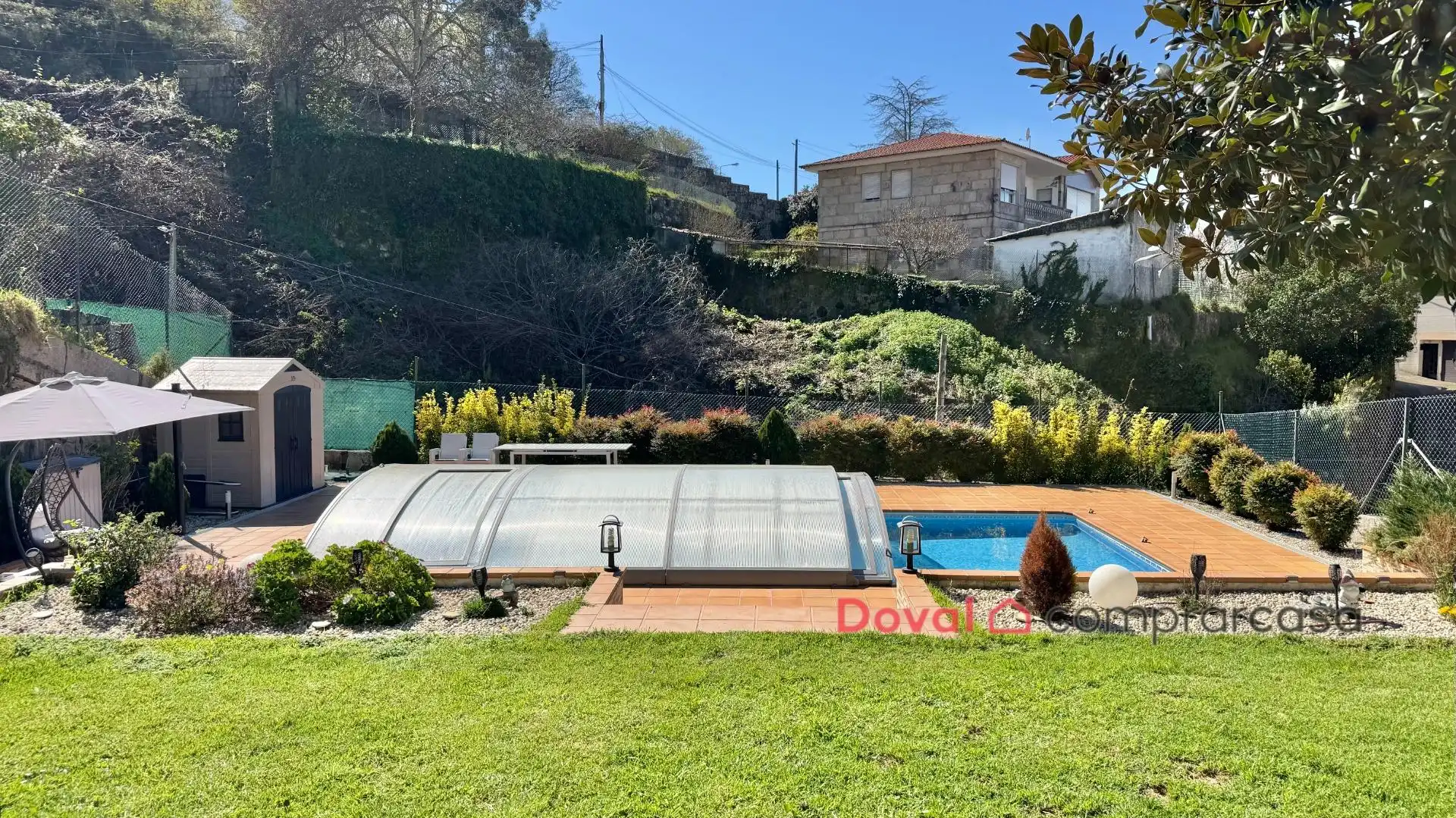 Piscina de Casa o xalet en venda en Vigo  amb Aire condicionat, Calefacció i Jardí privat
