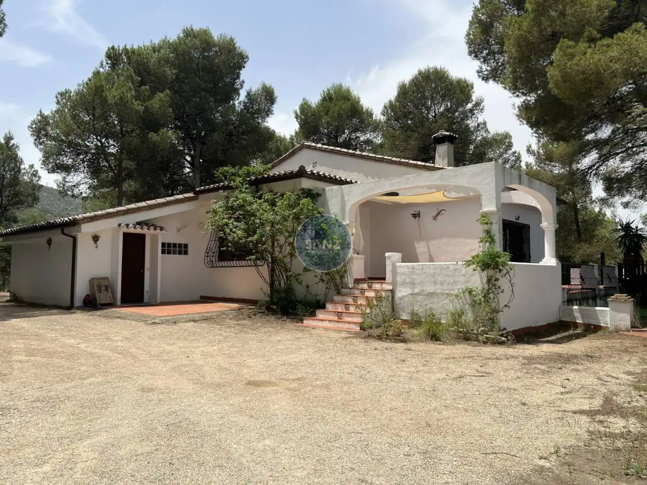 Vista exterior de Casa o xalet en venda en Agullent amb Jardí privat i Piscina