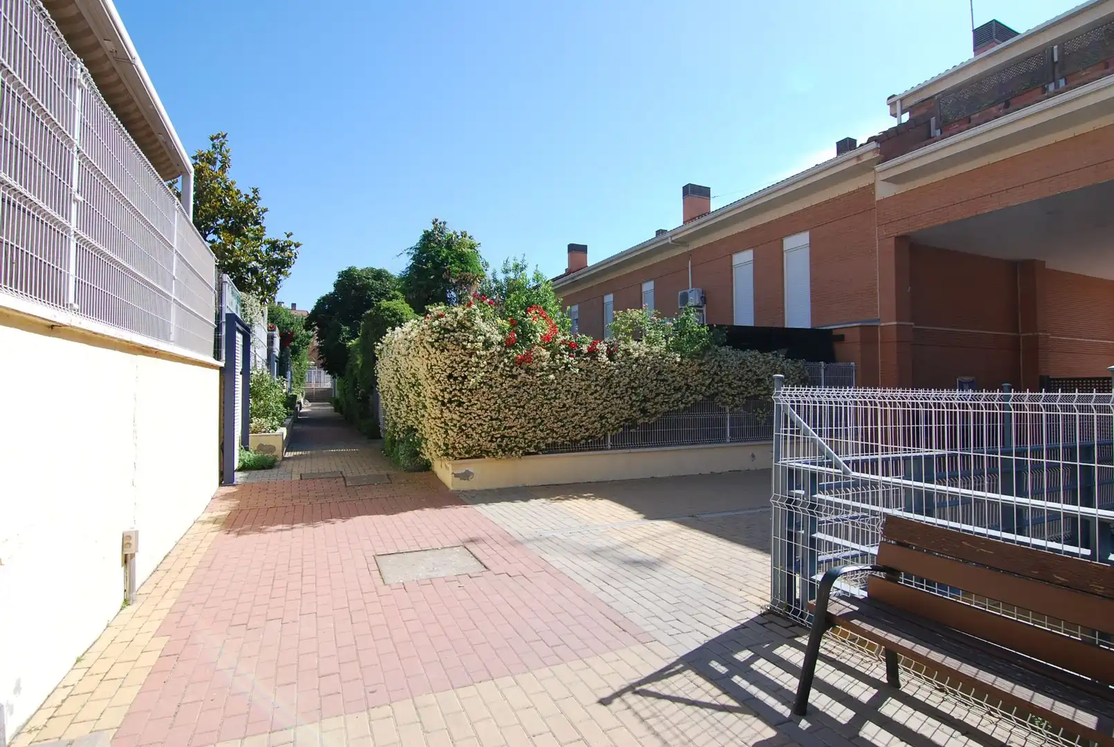 Vista exterior de Casa o chalet en venta en San Martín de la Vega con Aire acondicionado, Calefacción y Piscina comunitaria