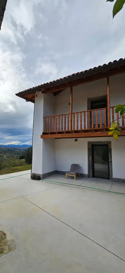 Terrassa de Casa o xalet en venda en Oviedo  amb Aire condicionat, Calefacció i Jardí privat