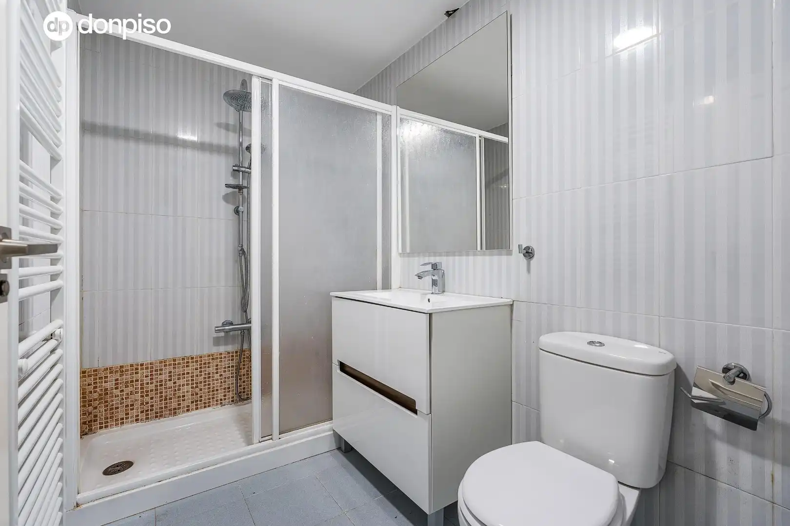 Baño de Piso en venta en Granada con Aire acondicionado, Calefacción y Terraza