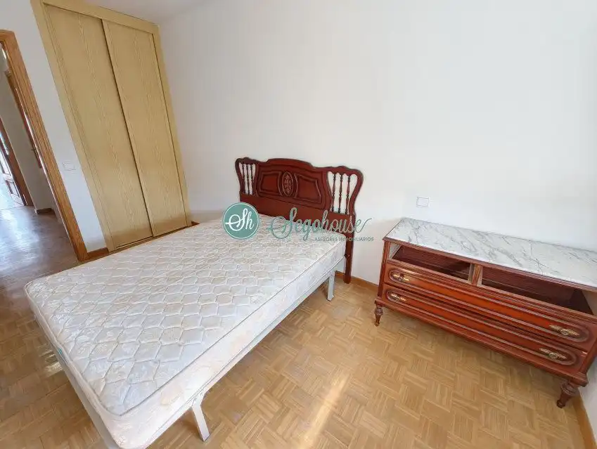 Habitación de Piso en venta en San Cristóbal de Segovia con Calefacción, Trastero y Balcón