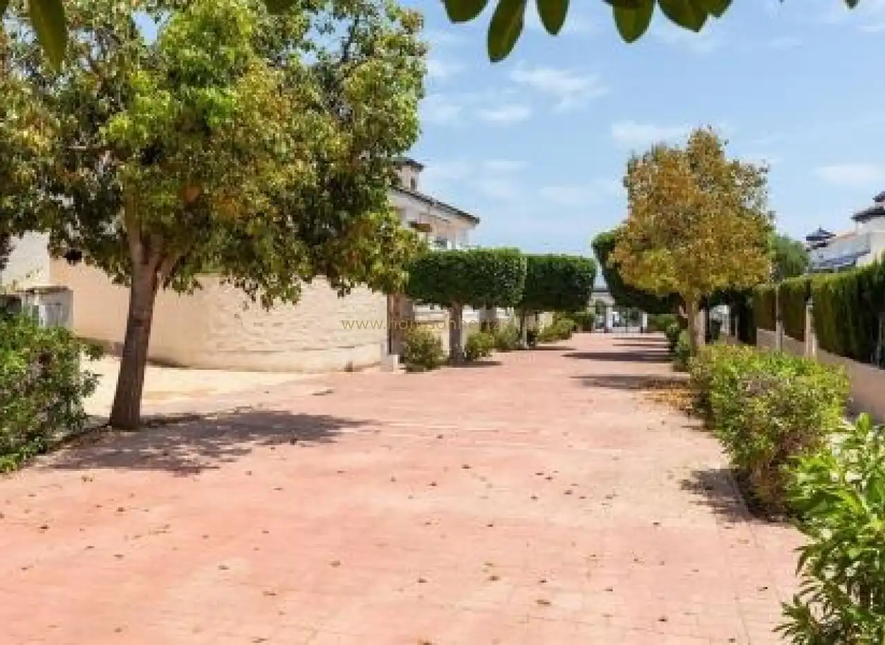 Vista exterior de Casa adosada en venta en Murcia