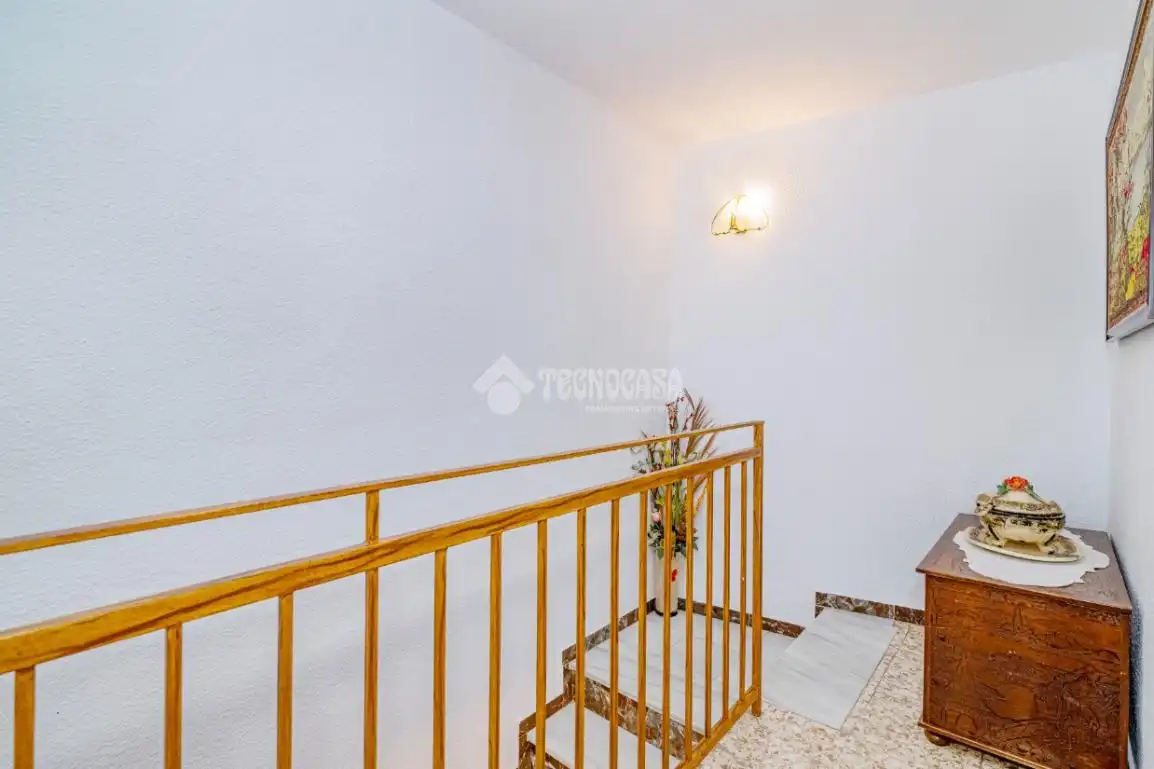 Casa adosada en venda en Loja amb Aire condicionat, Terrassa i Traster