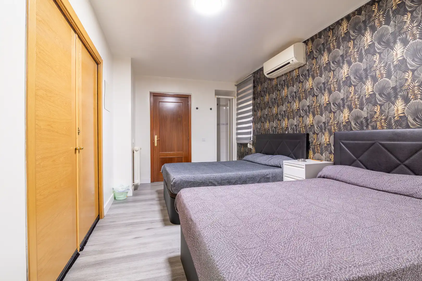 Dormitori de Casa adosada en venda en Móstoles amb Aire condicionat, Jardí privat i Piscina