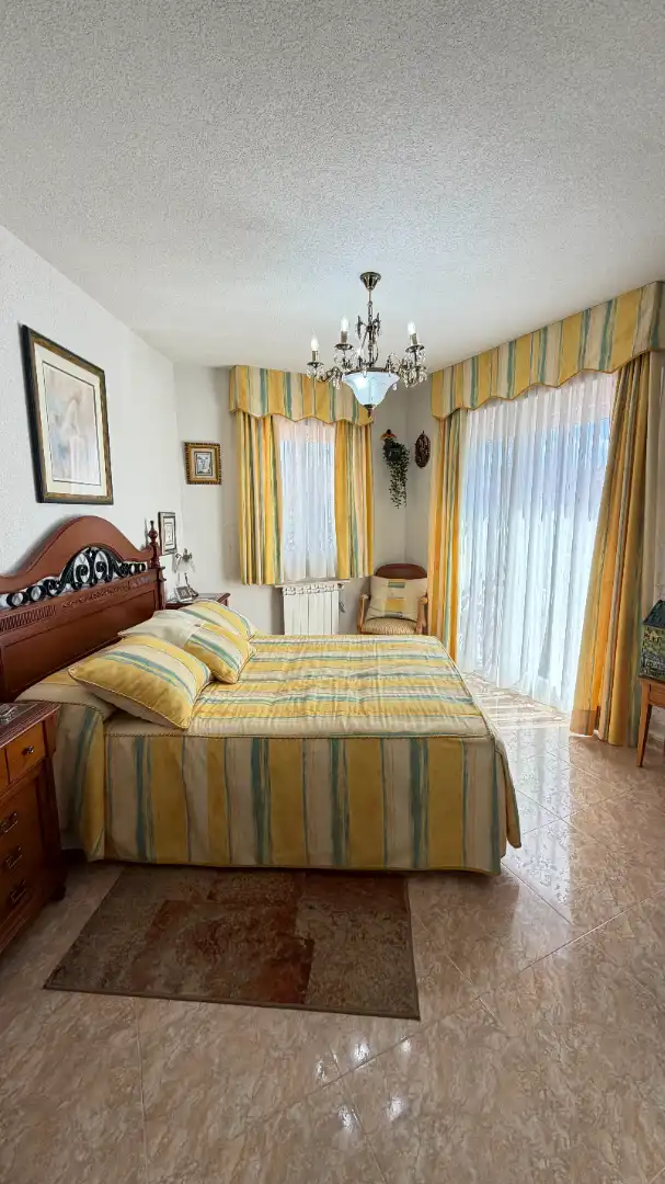 Bedroom of Houses for sale in Campo Real  with Air Conditioner, Heating and Private garden