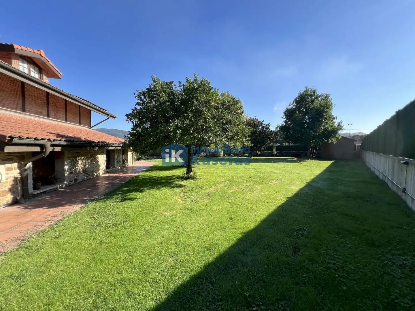 Garden of Houses for sale in Basauri   with Air Conditioner and Heating