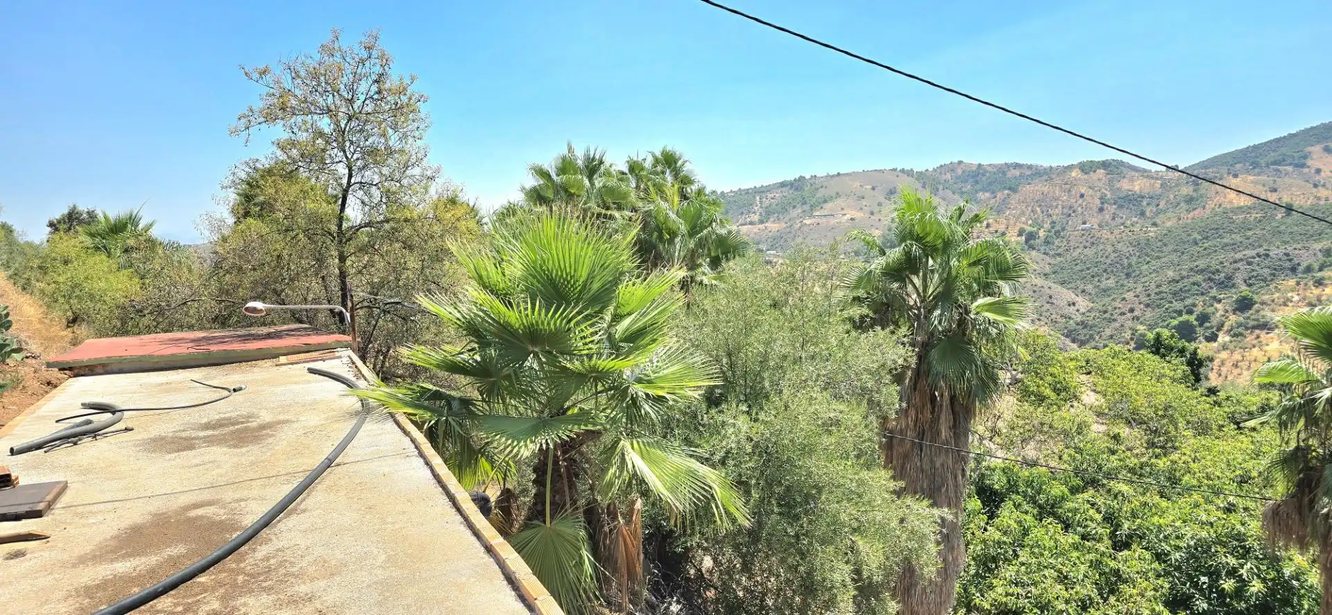 Vista exterior de Casa o xalet en venda en Guaro amb Aire condicionat, Jardí privat i Moblat