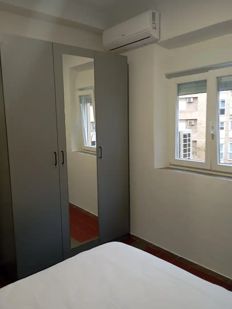 Schlafzimmer von Wohnung zur Miete in Granada mit Klimaanlage, Heizung und Möbliert