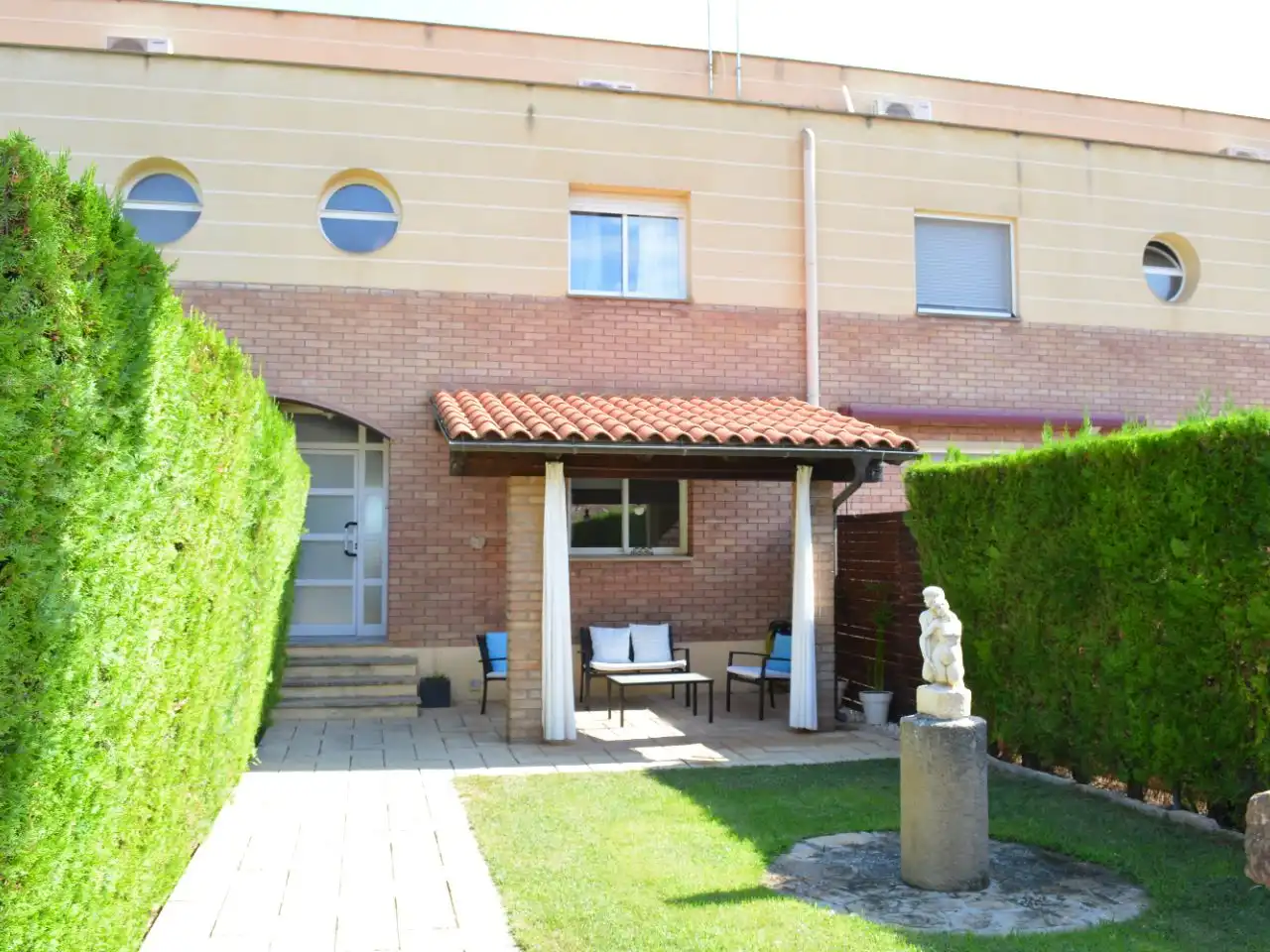 Adossat amb jardí en venda a Avinguda de la Sort 3