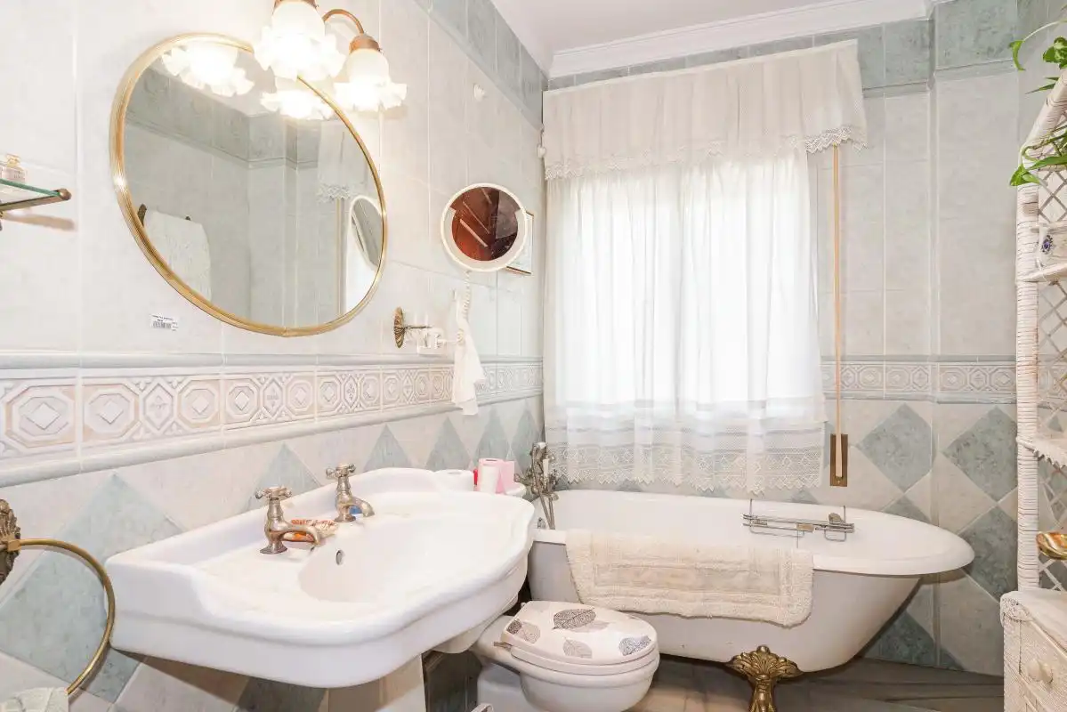 Bathroom of Houses for sale in Valencina de la Concepción  with Heating, Private garden and Swimming Pool