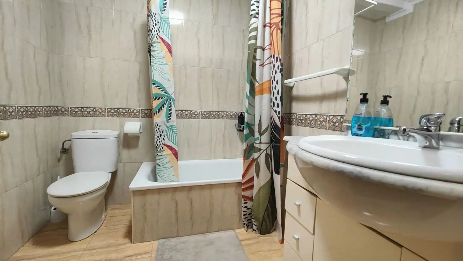 Badezimmer von Wohnung zur Miete in Gijón  mit Heizung und Möbliert
