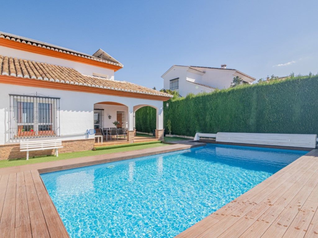 Piscina de Casa o xalet en venda en Monachil amb Jardí privat, Terrassa i Piscina