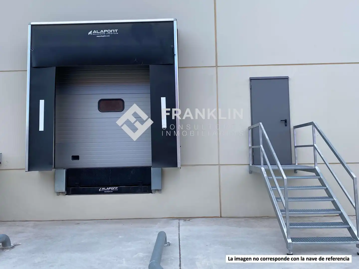 Industrial building with lift for sale in Zona Industrial