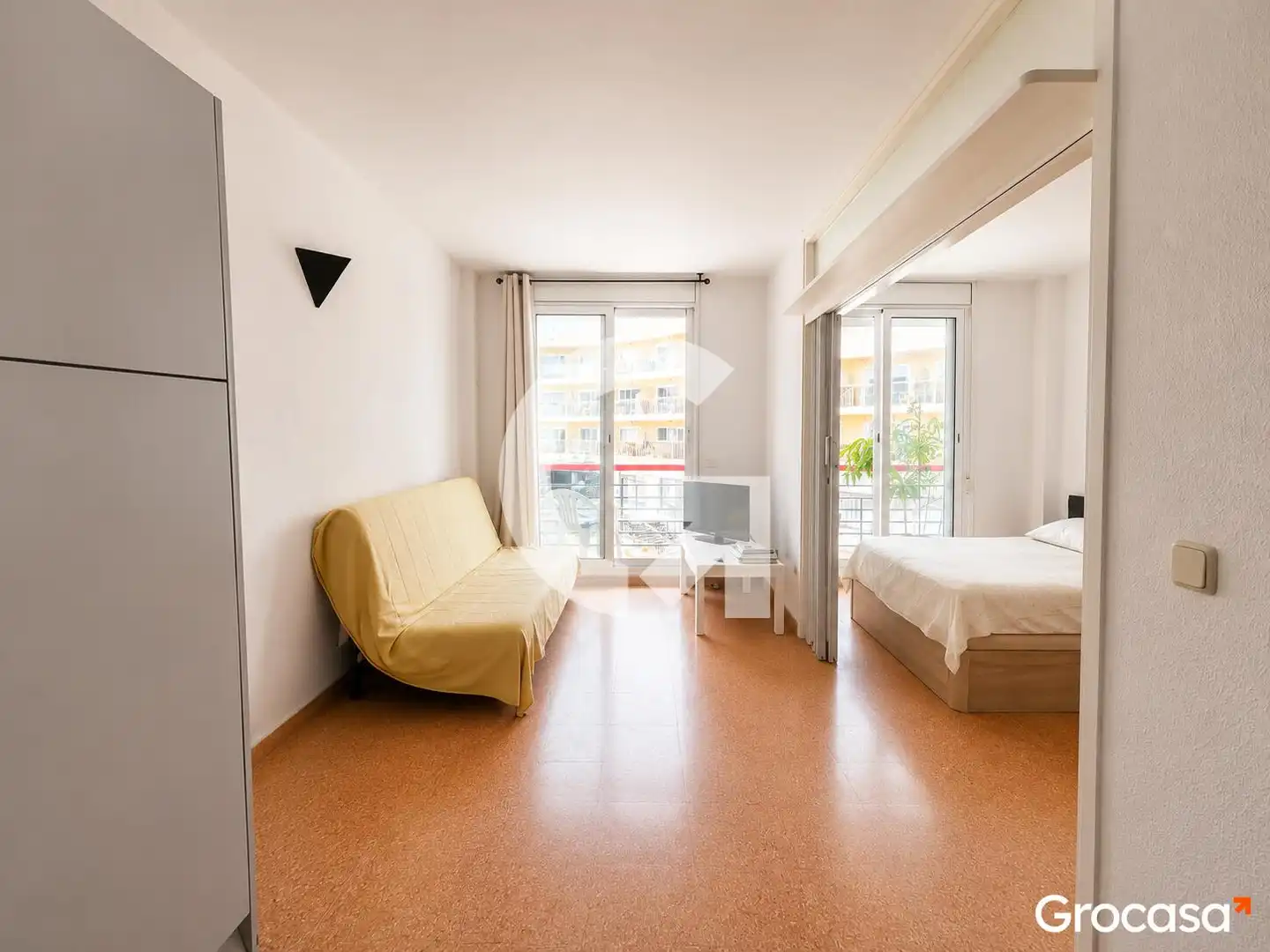 Habitación de Apartamento en venta en Calella con Amueblado, Lavadora y TV