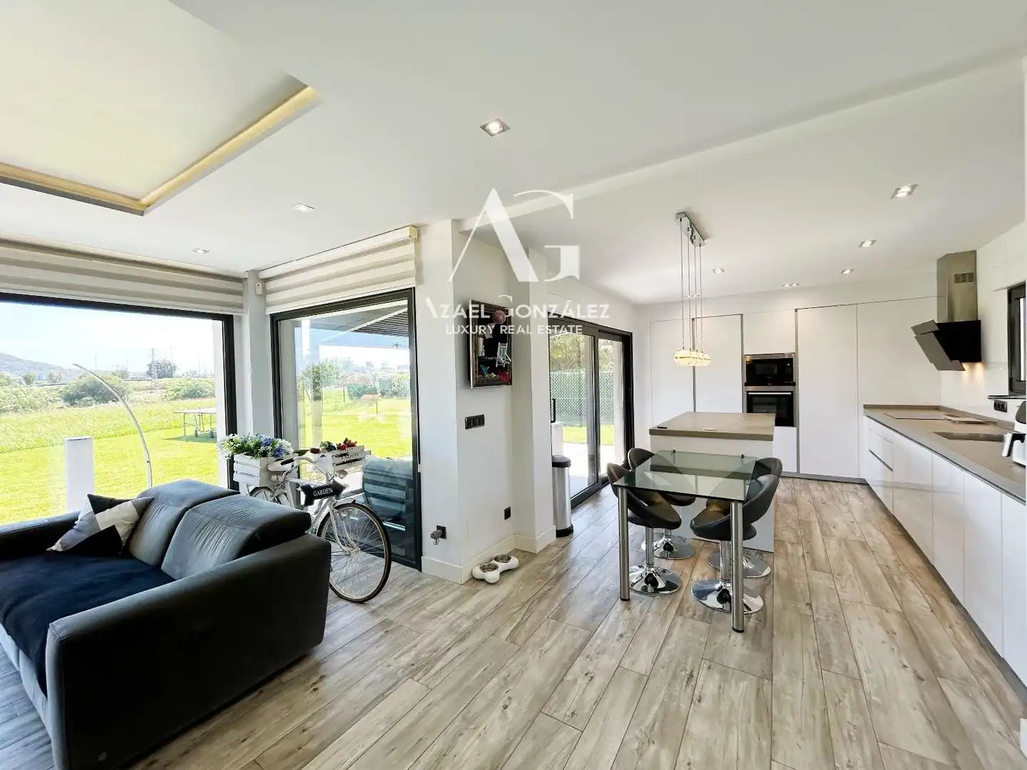Living room of Houses for sale in Santander  with Heating, Private garden and Terrace