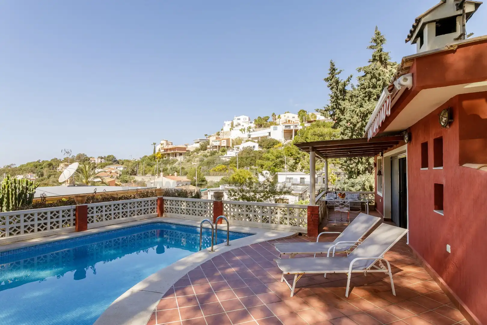 Piscina de Casa o xalet en venda en El Campello amb Aire condicionat, Jardí privat i Terrassa