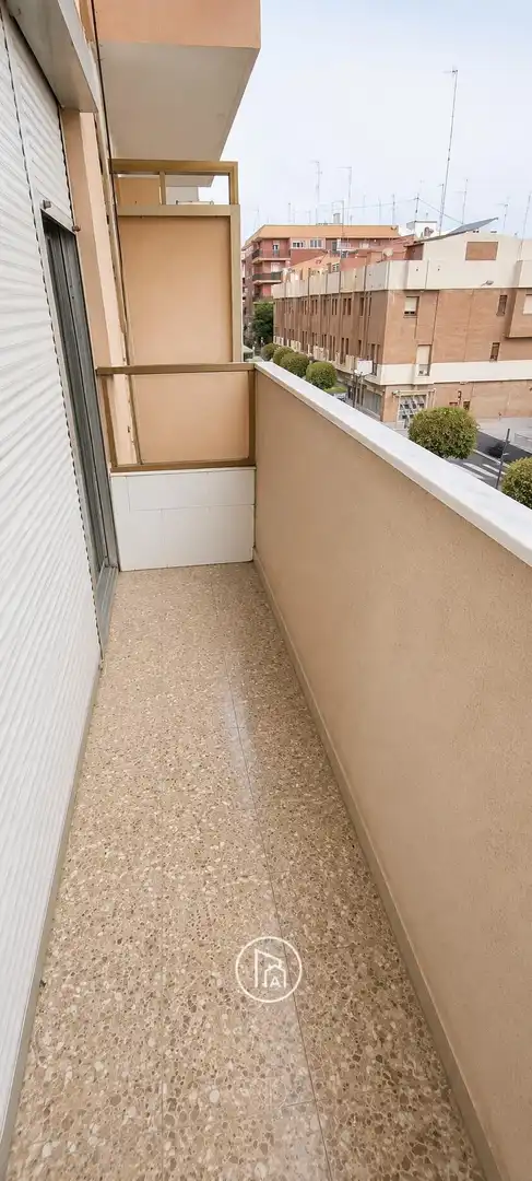 Terraza de Piso en venta en Paterna con Balcón