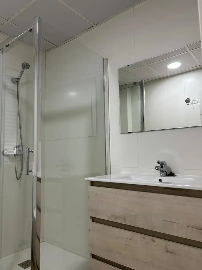 Bathroom of Flat for rent in Jaén  with Air Conditioner, Furnished and Oven