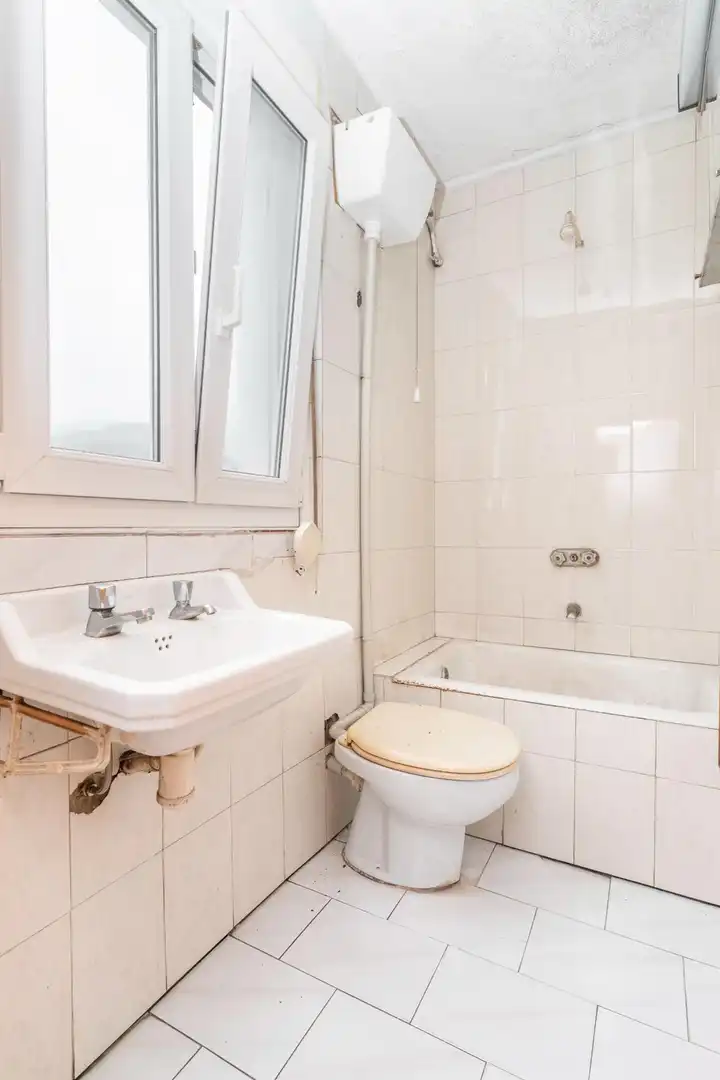 Bany de Casa o xalet en venda en Laviana amb Calefacció, Jardí privat i Terrassa