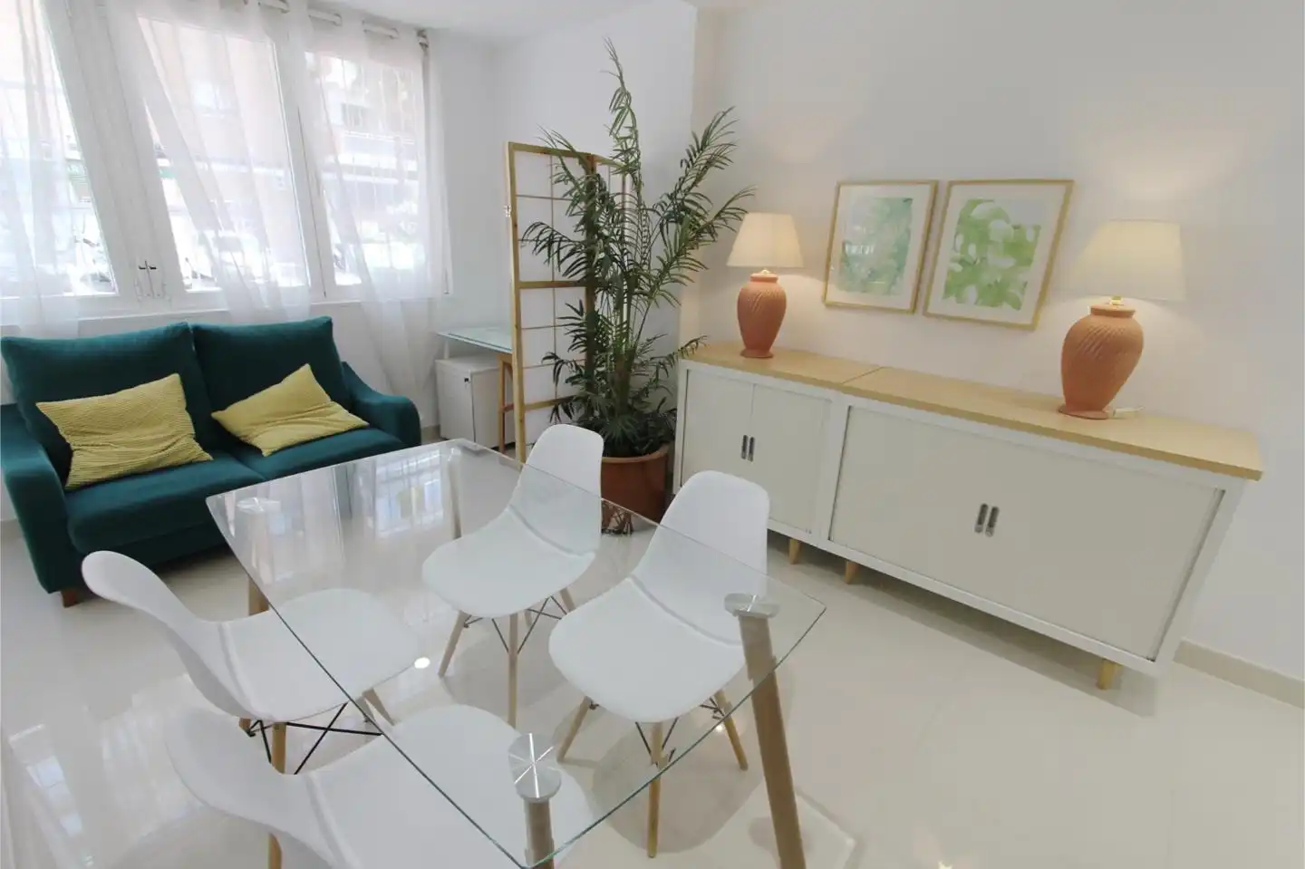 Sala d'estar de Apartament de lloguer en Madrid amb Aire condicionat, Calefacció i Moblat