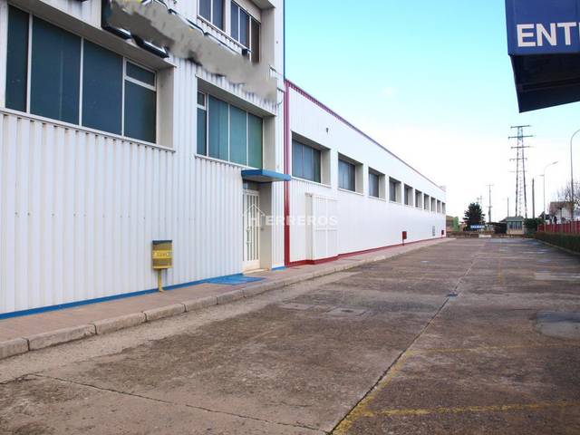Nave industrial en Venta en AVDA. MENDAVIA en Polígono Cantabria