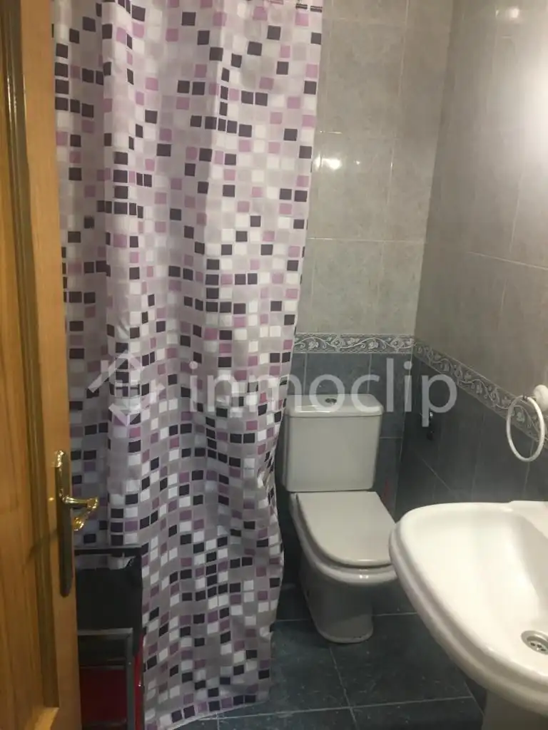 Baño de Estudio de alquiler en Salamanca con Calefacción
