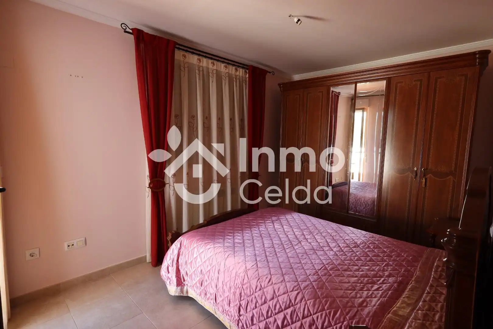 Habitación de Casa adosada en venta en Chiva con Calefacción, Jardín privado y Terraza
