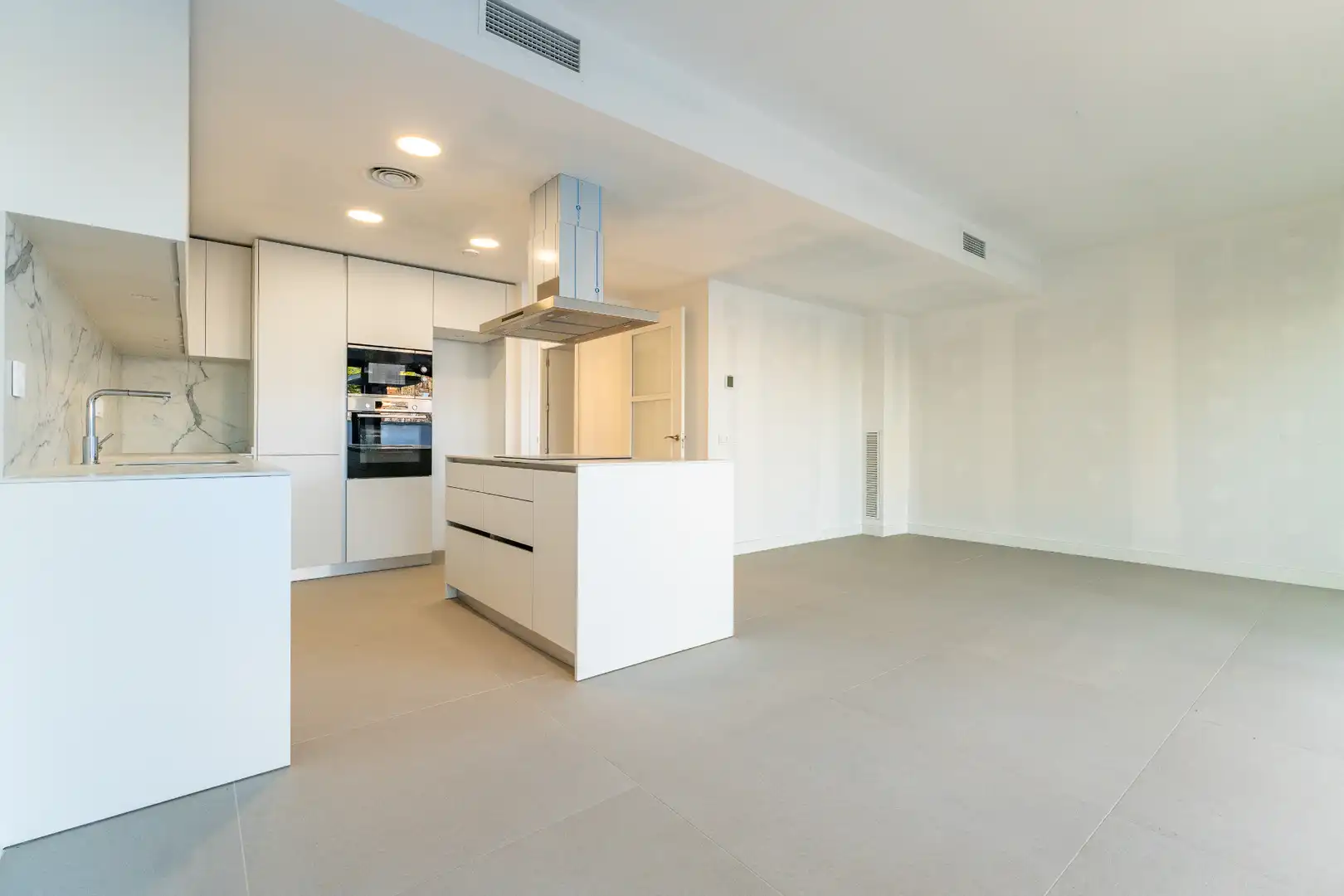 Cocina de Casa adosada en venta en Cambrils con Jardín privado, Piscina y Domótica