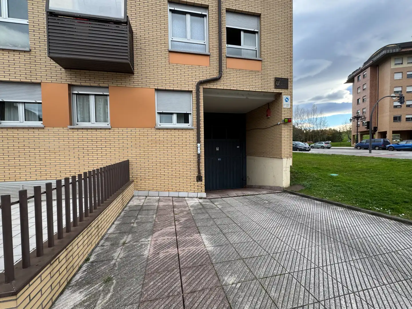 Vista exterior de Pis en venda en Oviedo  amb Calefacció, Parquet i Traster