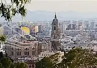 Außenansicht von Wohnungen zur Miete in Málaga mit Terrasse und Ofen