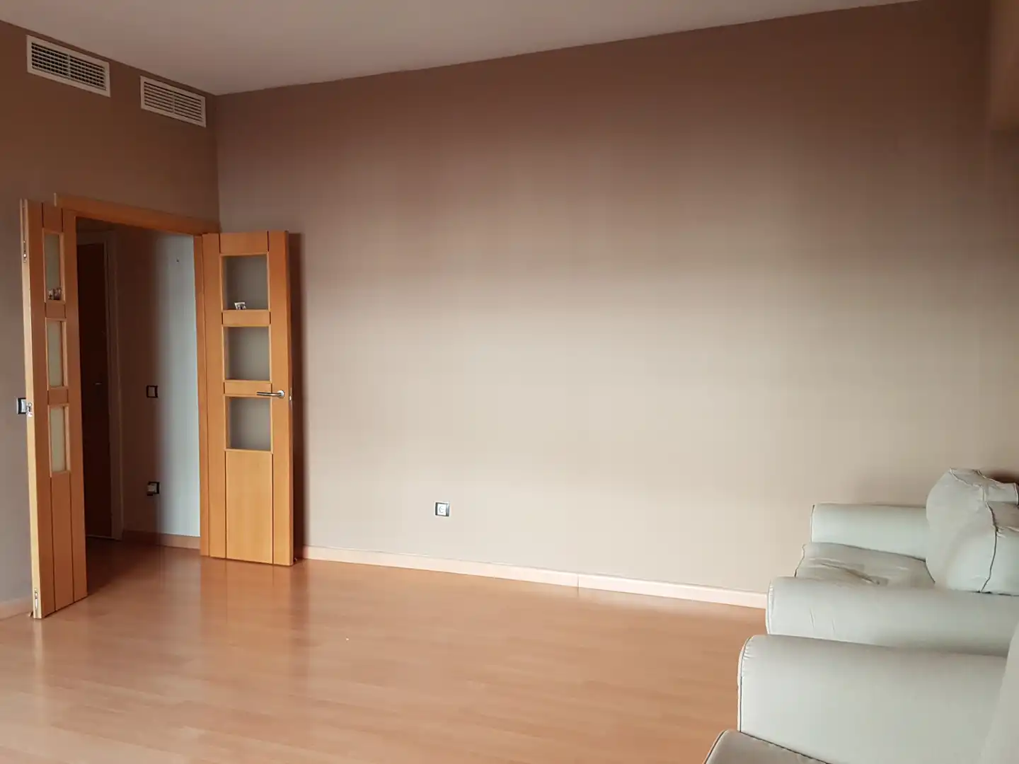 Sala d'estar de Pis en venda en Dos Hermanas amb Aire condicionat i Traster