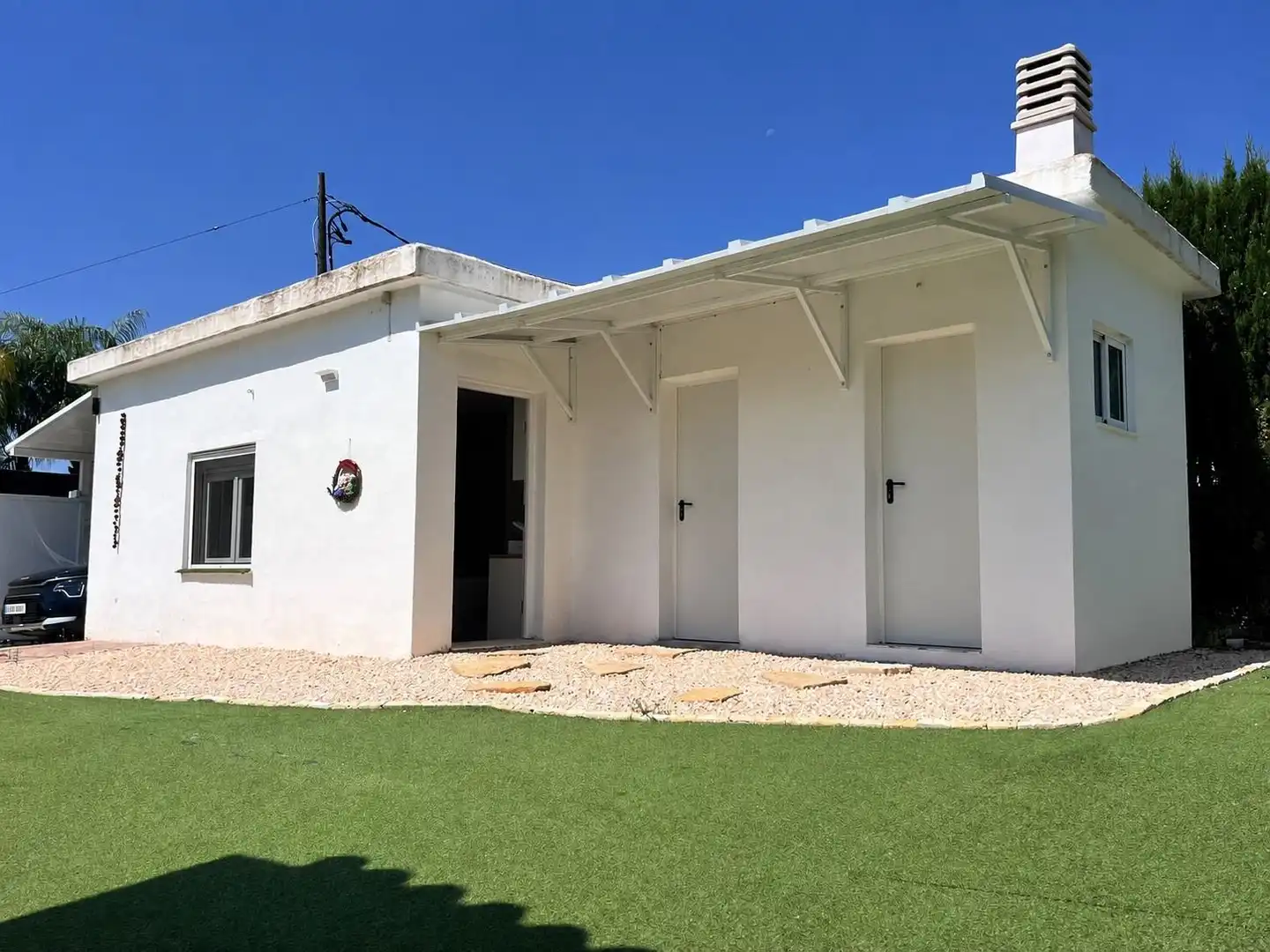 Vista exterior de Casa o xalet en venda en La Pobla de Vallbona amb Aire condicionat, Calefacció i Jardí privat