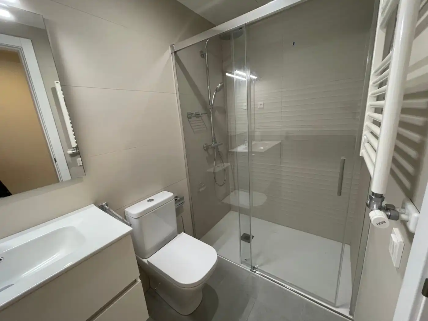 Bathroom of Flat for rent in Manresa  with Air Conditioner, Heating and Parquet flooring