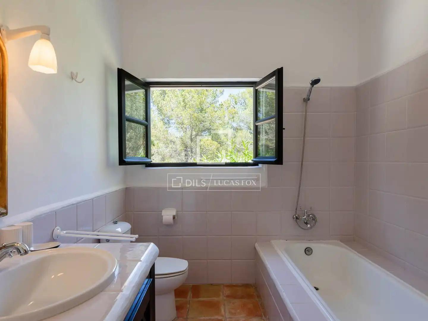 Bathroom of Country homes for sale in Santa Eulària des Riu  with Furnished