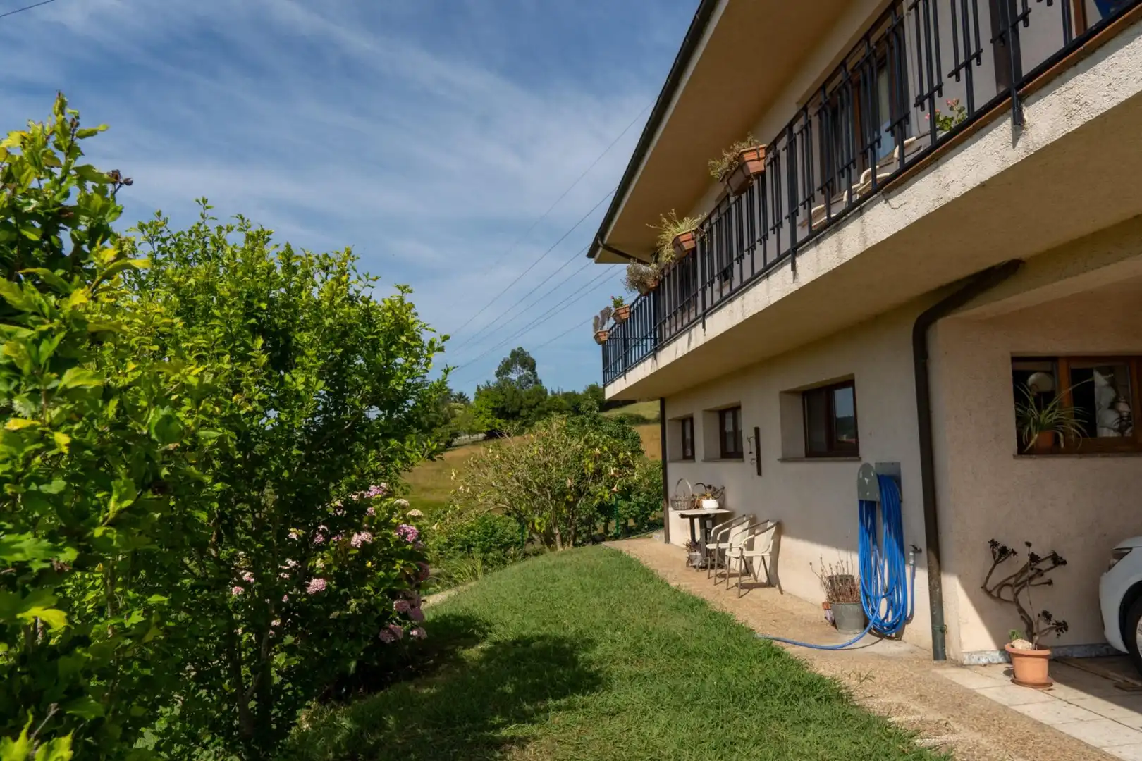 Vista exterior de Casa o xalet en venda en Gijón  amb Calefacció, Jardí privat i Terrassa