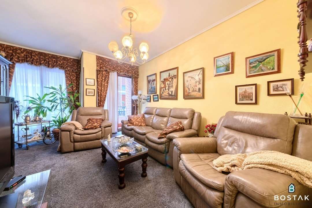 Living room of Flat to rent in Bilbao   with Heating and Balcony