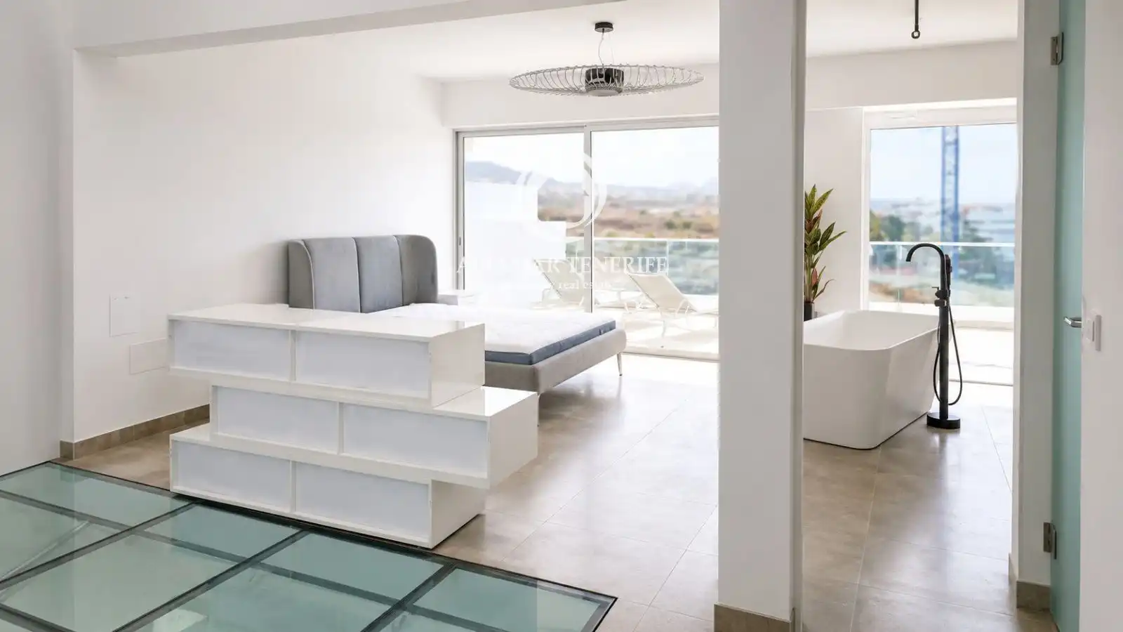 Sala de estar de Apartamento en venta en Adeje con Terraza, Trastero y Piscina