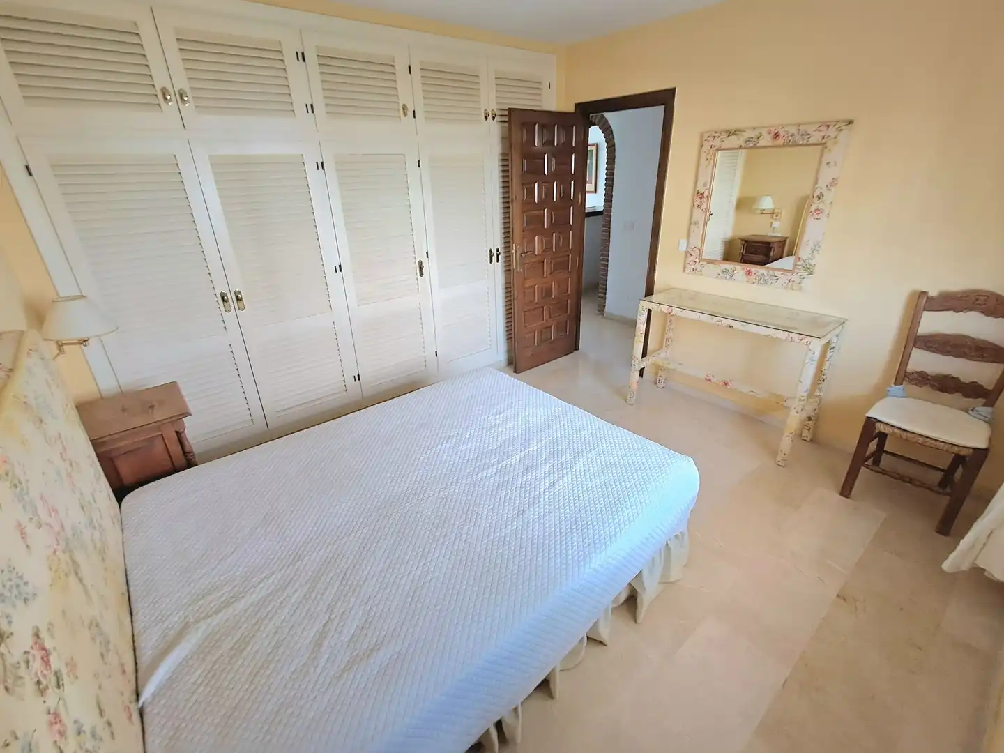 Dormitori de Apartament en venda en Benalmádena amb Terrassa i Piscina comunitària