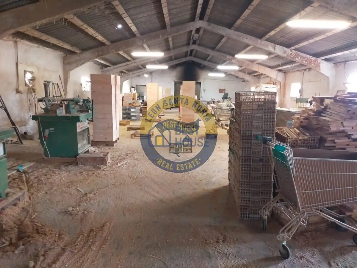 Nau industrial en venda a Valverde de la Virgen