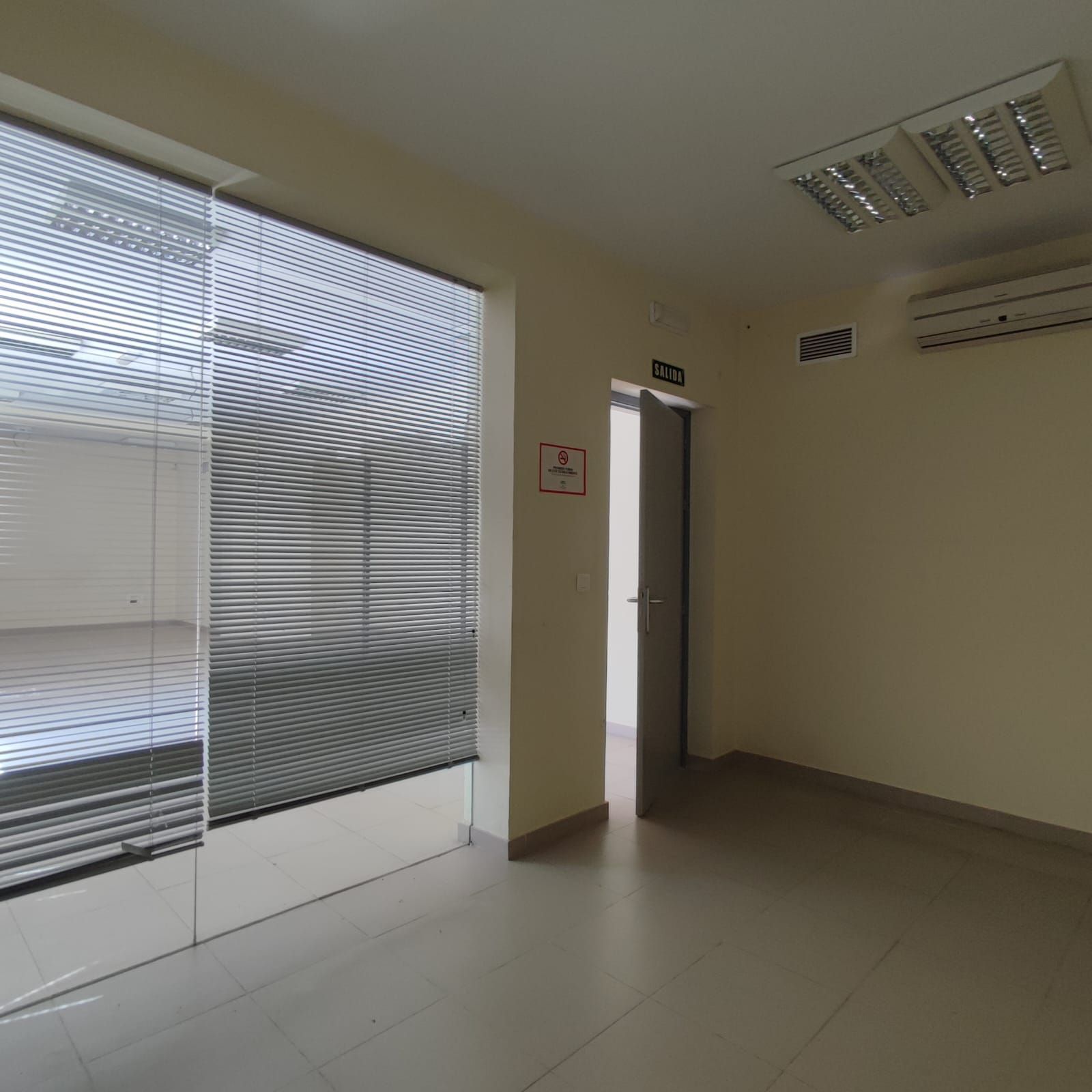 Local en venda en Fuente-Tójar amb Aire condicionat