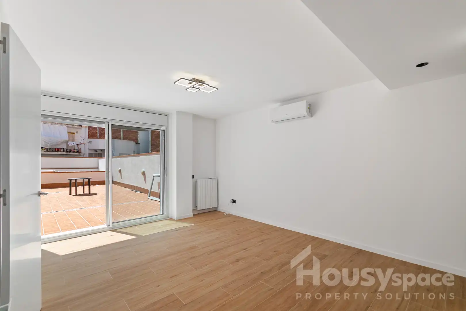 Duplexes for sale in Barcelona  with Air Conditioner, Heating and Private garden