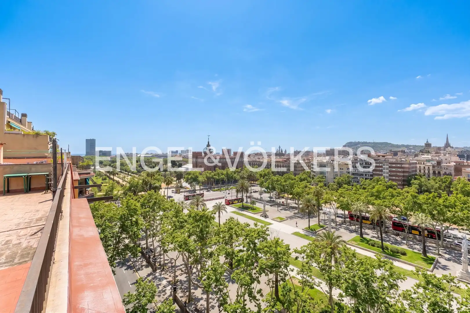 Außenansicht von Wohnung zum Verkauf in Barcelona mit Klimaanlage, Heizung und Terrasse