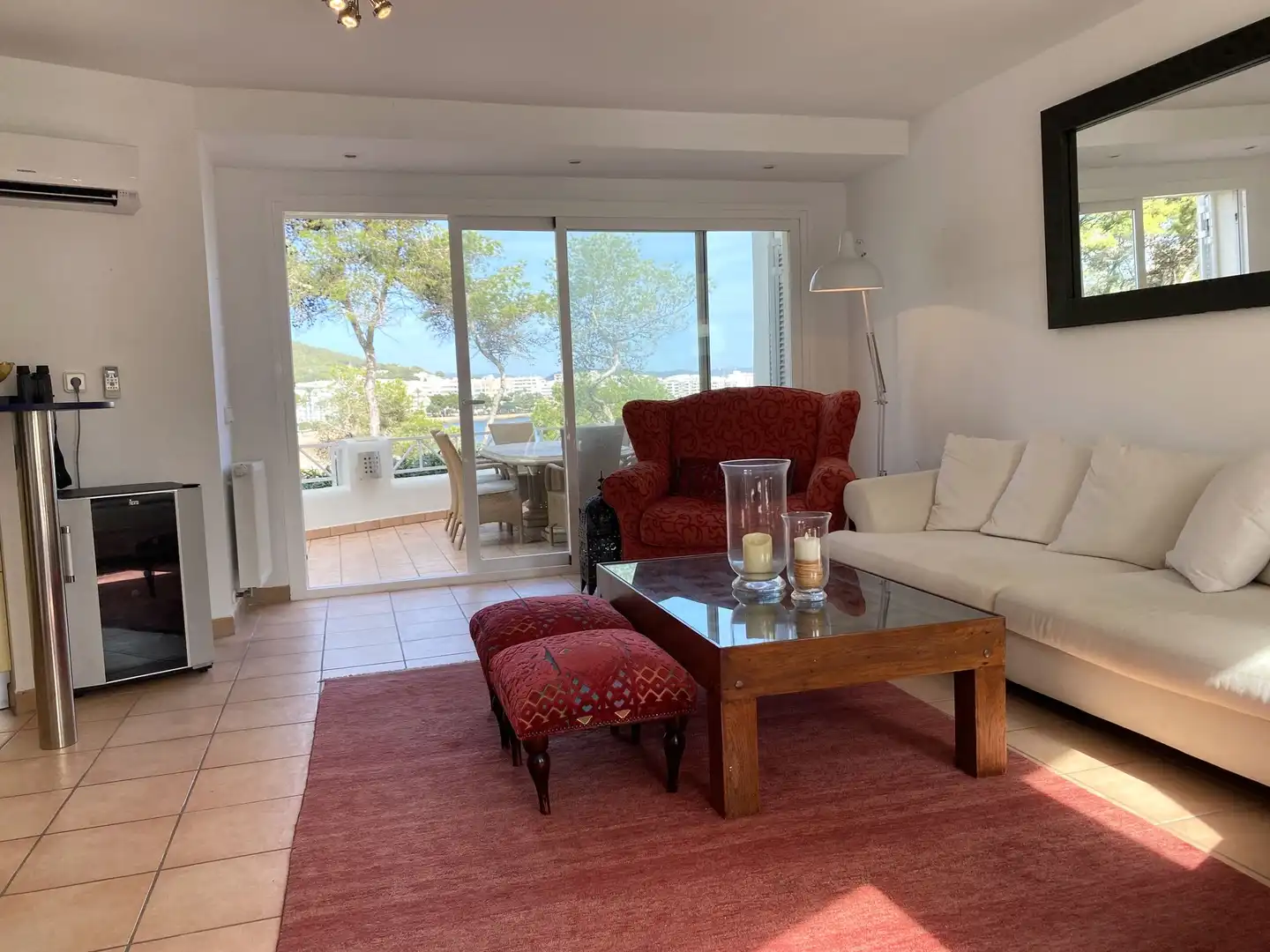 Sala de estar de Casa adosada en venta en Santa Eulària des Riu con Aire acondicionado, Calefacción y Jardín privado
