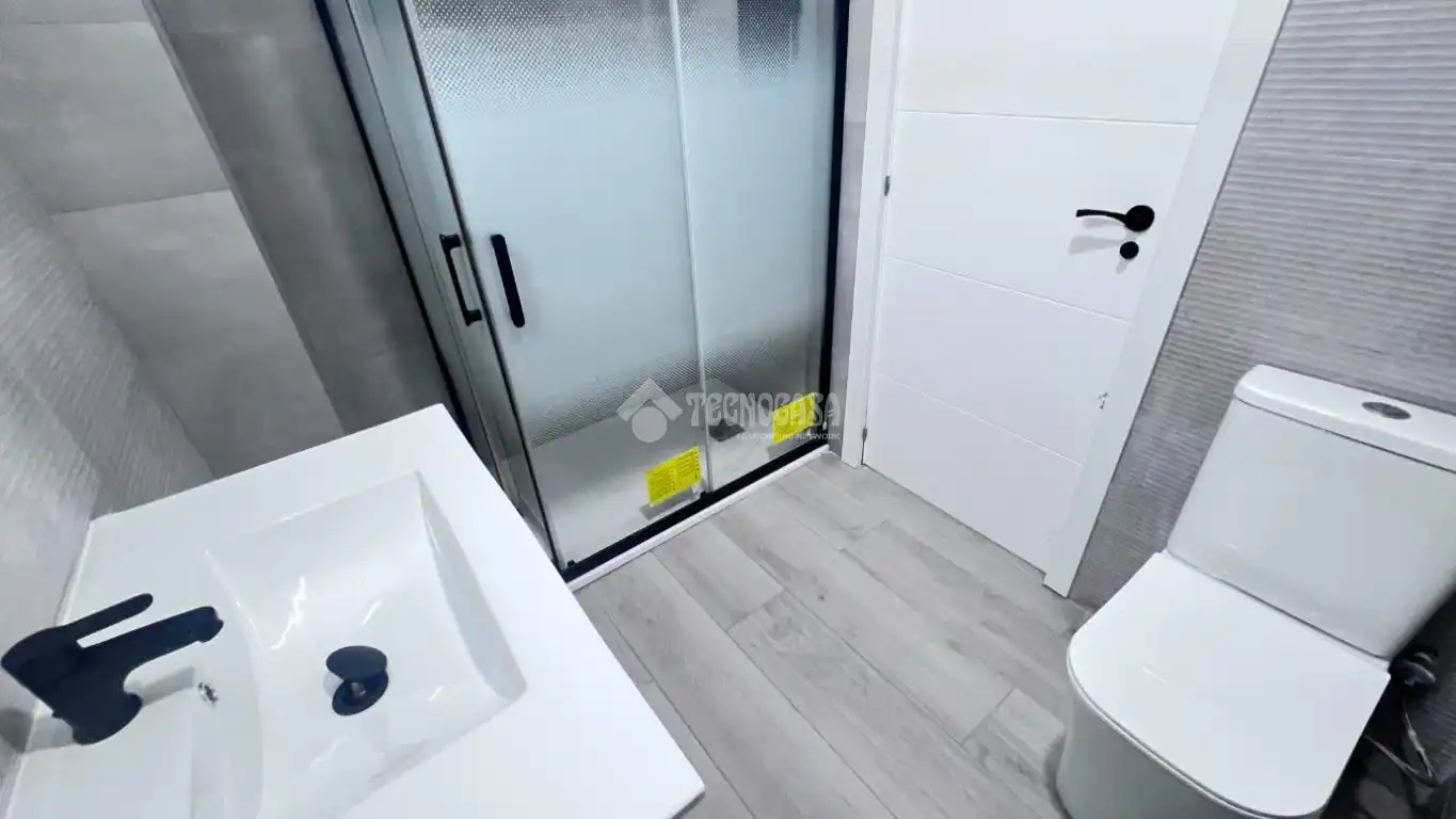Baño de Piso en venta en Alcalá de Henares con Aire acondicionado