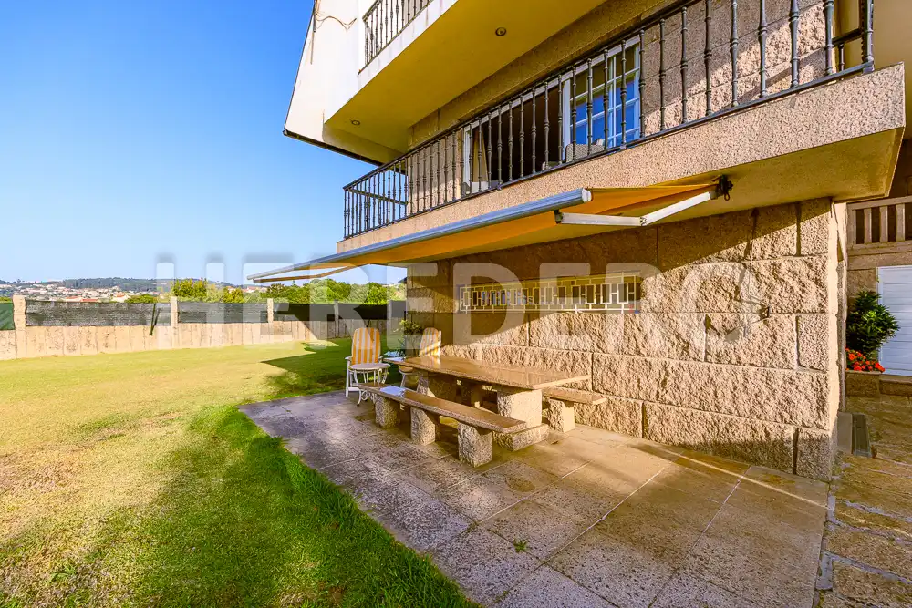 Terraza de Casa o chalet en venta en Vigo  con Calefacción, Jardín privado y Terraza