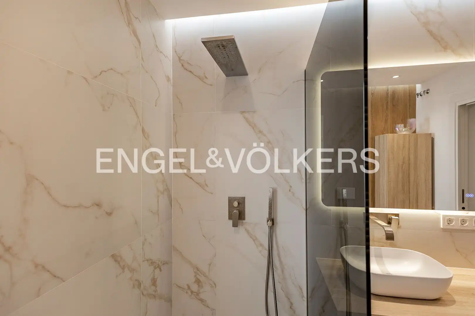 Bany de Apartament en venda en Sant Just Desvern amb Aire condicionat, Calefacció i Jardí privat